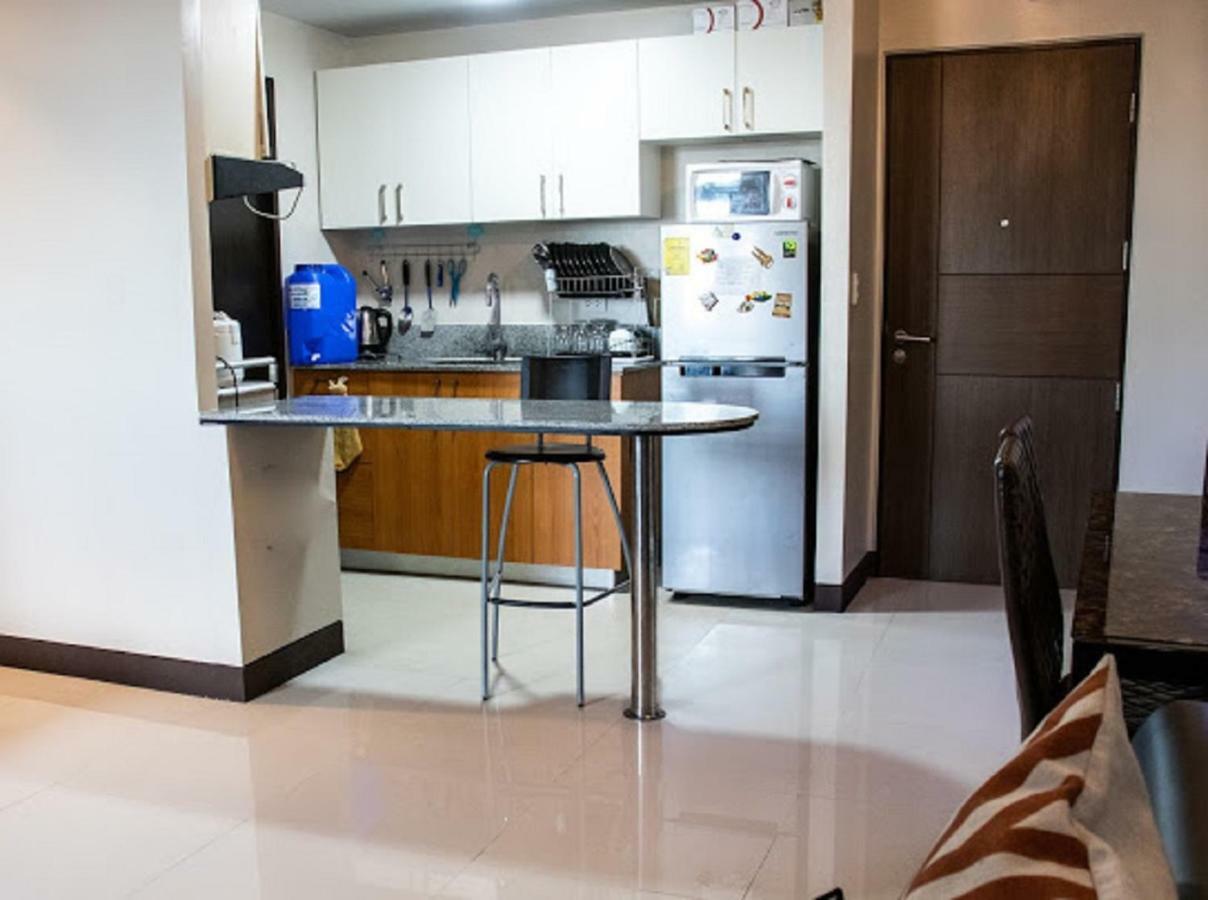 Cubao Manhattan Heights Unit 5A Tower C Quezon City Buitenkant foto